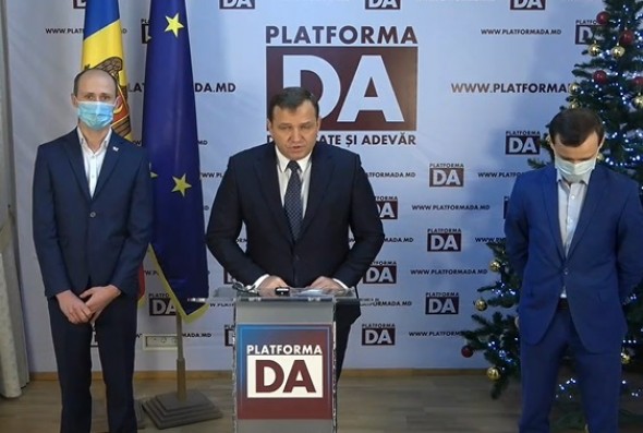 Platforma DA a contestat la CC legea cu privire la limbile vorbite și ce a farmaciilor mobile